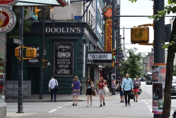 1716537610345558.jpg street-4901076_1280.jpg